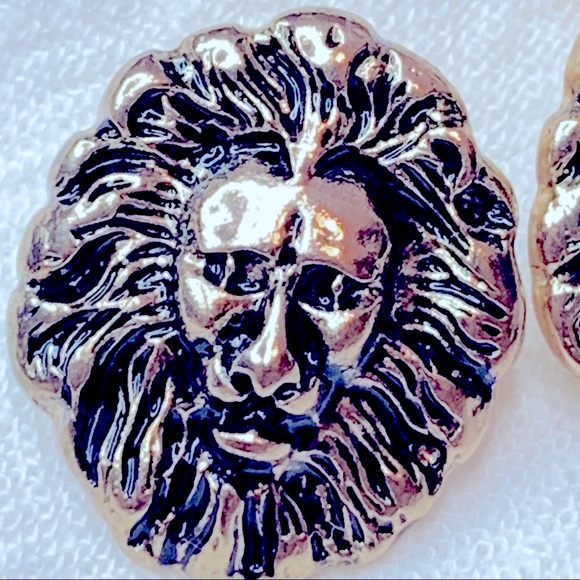 ❤️Seller’s Pick❤️ ❣️$25/3❣️ Lion King Stud Earrings - Picture 3 of 7